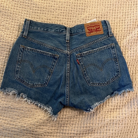 Levi’s 501 Shorts - Picture 2 of 4